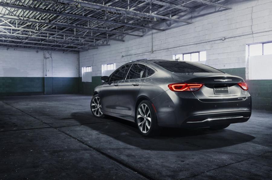  Chrysler 200 2015 года  (фото 13 из 207)